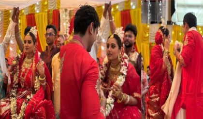 স্বস্তিকার ‘নববধূর’ সাজ ঘিরে তুঙ্গে জল্পনা, কী জানালেন অভিনেত্রী? স্বস্তিকার ‘নববধূর’ সাজ ঘিরে তুঙ্গে জল্পনা, কী জানালেন অভিনেত্রী?