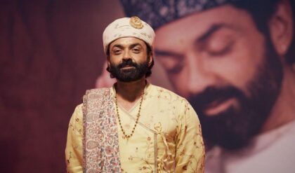 ‘আশ্রম’-এর ঘনিষ্ঠ দৃশ্য নিয়ে কী বলেছিলেন পরিবারকে? বিস্ফোরক ববি দেওল