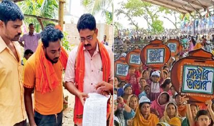 ‘লক্ষ্মীর ভাণ্ডার’-এ প্রাপক স্বামী? মহিলাদের প্রকল্পে তৃণমূল নেতার নাম! ‘লক্ষ্মীর ভাণ্ডার’-এ প্রাপক স্বামী? মহিলাদের প্রকল্পে তৃণমূল নেতার নাম!
