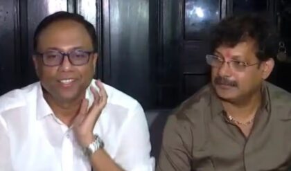 “হার স্বীকার করতে হবে”-মমতা বন্দ্যোপাধ্যায়ের বৈঠকের পরেই পদত্যাগপত্র জমা দিলেন সুশান্ত-অরূপ