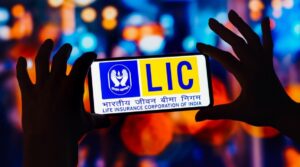 LIC-র নতুন স্কিমে কেল্লাফতে! একবার বিনিয়োগেই মিলবে লক্ষ লক্ষ টাকার সুবিধা