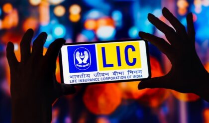 LIC-র নতুন স্কিমে কেল্লাফতে! একবার বিনিয়োগেই মিলবে লক্ষ লক্ষ টাকার সুবিধা LIC-র নতুন স্কিমে কেল্লাফতে! একবার বিনিয়োগেই মিলবে লক্ষ লক্ষ টাকার সুবিধা
