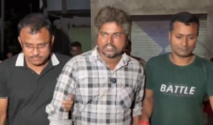 ‘লক্ষ্মীর ভাণ্ডার’-এও বড় দুর্নীতি! দলের ওপর দায় চাপিয়ে বিস্ফোরক তৃণমূল নেতা রাকিবুল ‘লক্ষ্মীর ভাণ্ডার’-এও বড় দুর্নীতি! দলের ওপর দায় চাপিয়ে বিস্ফোরক তৃণমূল নেতা রাকিবুল