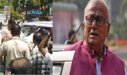 “ছোড়া হলো একের পর এক ডিম”-নিজের এলাকাতেই বিক্ষোভের মুখে সৌগত রায়! “ছোড়া হলো একের পর এক ডিম”-নিজের এলাকাতেই বিক্ষোভের মুখে সৌগত রায়!