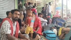 “বাংলাদেশ সীমান্তে অভূতপূর্ব ভিড়”-স্বদেশে ফিরতে মরিয়া শয়ে শয়ে বাংলাদেশি অনুপ্রবেশকারী