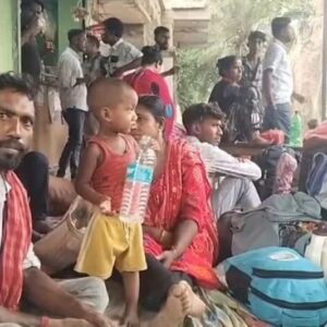 “বাংলাদেশ সীমান্তে অভূতপূর্ব ভিড়”-স্বদেশে ফিরতে মরিয়া শয়ে শয়ে বাংলাদেশি অনুপ্রবেশকারী “বাংলাদেশ সীমান্তে অভূতপূর্ব ভিড়”-স্বদেশে ফিরতে মরিয়া শয়ে শয়ে বাংলাদেশি অনুপ্রবেশকারী