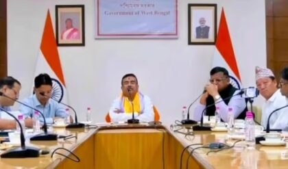 “পাহাড়ে ৩ লক্ষ কোটির প্যাকেজ!”-বিমল গুরুং-রোশন গিরিদের সঙ্গে নবান্নে বৈঠক শুভেন্দুর “পাহাড়ে ৩ লক্ষ কোটির প্যাকেজ!”-বিমল গুরুং-রোশন গিরিদের সঙ্গে নবান্নে বৈঠক শুভেন্দুর