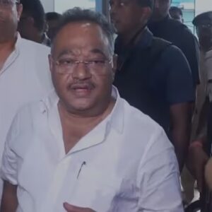 “TMC-র ছায়া আর নয়!”-‘শৃঙ্খলা’ ফেরাতে জেলা চষে বেড়াচ্ছেন শমীক-লকেটরা “TMC-র ছায়া আর নয়!”-‘শৃঙ্খলা’ ফেরাতে জেলা চষে বেড়াচ্ছেন শমীক-লকেটরা