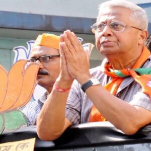 ‘সবাই খেতে পাক, কিন্তু বামেরা চায় না!’ হকার উচ্ছেদ নিয়ে বিস্ফোরক তথাগত রায় ‘সবাই খেতে পাক, কিন্তু বামেরা চায় না!’ হকার উচ্ছেদ নিয়ে বিস্ফোরক তথাগত রায়