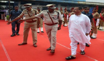 আইন-শৃঙ্খলা খতিয়ে দেখতে লালবাজারে মুখ্যমন্ত্রী, কলকাতা পুলিশের শীর্ষ কর্তাদের সঙ্গে বৈঠক আইন-শৃঙ্খলা খতিয়ে দেখতে লালবাজারে মুখ্যমন্ত্রী, কলকাতা পুলিশের শীর্ষ কর্তাদের সঙ্গে বৈঠক