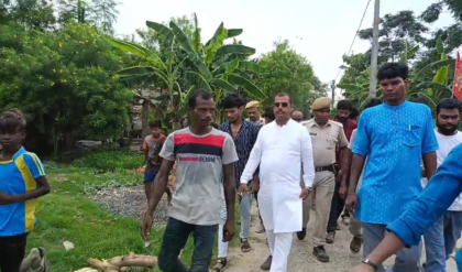 ‘মাটি ফেরত দাও, নয়তো জেল!’ বেআইনি পুকুর খনন রুখতে বিধায়কের সরাসরি অ্যাকশনে আতঙ্ক