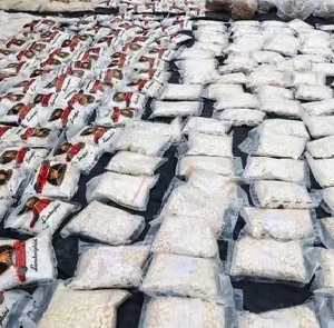 ভারত সীমান্তে বড় ধাক্কা ড্রাগ মাফিয়াদের! গুজরাত উপকূলে ১১৫০ কোটির কোকেন বাজেয়াপ্ত, করাচি যোগে তোলপাড় ভারত সীমান্তে বড় ধাক্কা ড্রাগ মাফিয়াদের! গুজরাত উপকূলে ১১৫০ কোটির কোকেন বাজেয়াপ্ত, করাচি যোগে তোলপাড়