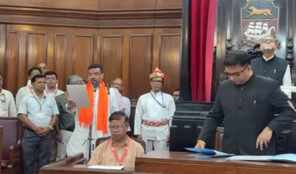 বঙ্গ রাজনীতির নতুন সূর্যোদয়! ভবানীপুরের বিধায়ক হিসেবে শপথ নিলেন মুখ্যমন্ত্রী শুভেন্দু অধিকারী