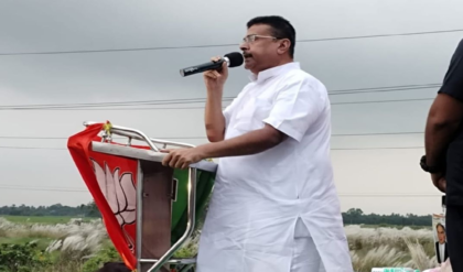 বিধানসভার সিঁড়িতে মাথা ঠেকিয়ে প্রণাম! শুভেন্দু অধিকারীর হাত ধরে শুরু হলো বঙ্গ রাজনীতির নতুন অধ্যায়