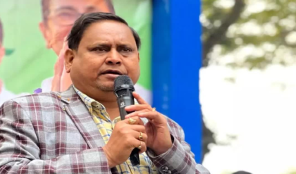 ২ টো আসনেই জয়! শপথ নিতেই ‘ঘাড় ধাক্কা’ দেওয়ার হুঁশিয়ারি হুমায়ুন কবীরের, বিধানসভায় মিষ্টির হুল্লোড়
