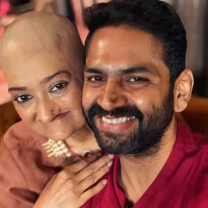 ৫ বার অস্ত্রোপচার, ৬ বার হানা দিল ক্যানসার! পর্দার ‘জে কে তলপড়ে’র বাস্তব জীবনের লড়াই চোখে জল আনবে ৫ বার অস্ত্রোপচার, ৬ বার হানা দিল ক্যানসার! পর্দার ‘জে কে তলপড়ে’র বাস্তব জীবনের লড়াই চোখে জল আনবে
