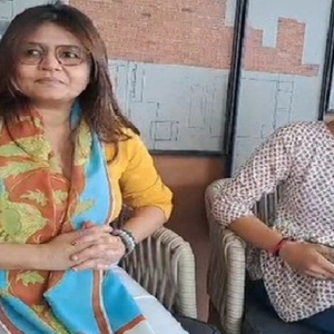 সোনা নয়, বিয়েতে ট্রেন্ডি ইমিটেশন গয়না! ভারতের অর্থনীতি বাঁচাতে লড়ছেন মহিলারা সোনা নয়, বিয়েতে ট্রেন্ডি ইমিটেশন গয়না! ভারতের অর্থনীতি বাঁচাতে লড়ছেন মহিলারা