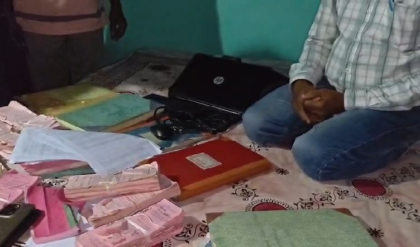 সরকারি নথিপত্র কি প্রমাণ লোপাটের চক্রান্ত? তৃণমূল নেতার বাড়িতে অঞ্চল সহায়কের হানা, রণক্ষেত্র এলাকা