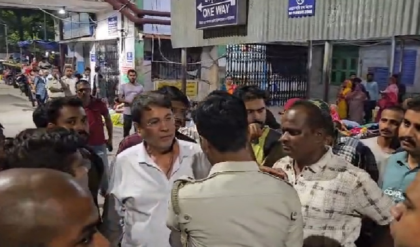 বিজেপির অন্দরেই গৃহযুদ্ধ! ক্লাবের দখল ঘিরে বারাসতে রক্তক্ষয়ী সংঘর্ষ, মার খেলেন জেলা সভাপতি বিজেপির অন্দরেই গৃহযুদ্ধ! ক্লাবের দখল ঘিরে বারাসতে রক্তক্ষয়ী সংঘর্ষ, মার খেলেন জেলা সভাপতি