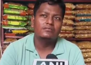 মোদীকে ঝালমুড়ি খাইয়েই বিপত্তি! প্রাণনাশের হুমকিতে আতঙ্কে ঝাড়গ্রামের বিক্রম মোদীকে ঝালমুড়ি খাইয়েই বিপত্তি! প্রাণনাশের হুমকিতে আতঙ্কে ঝাড়গ্রামের বিক্রম