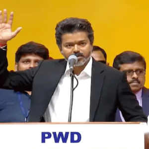 রূপোলি পর্দা থেকে কুর্সি! তামিলনাড়ুর মুখ্যমন্ত্রী পদে বিজয়, শপথের মঞ্চে ‘তৃষা-রাহুল’ ম্যাজিক