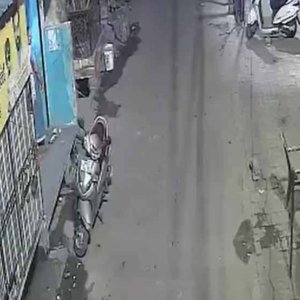 খোদ যোগীরাজ্যে বিজেপি নেতার ওপর প্রাণঘাতী হামলা! মেহন্দিগঞ্জে শ্যুটআউটে রণক্ষেত্র এলাকা