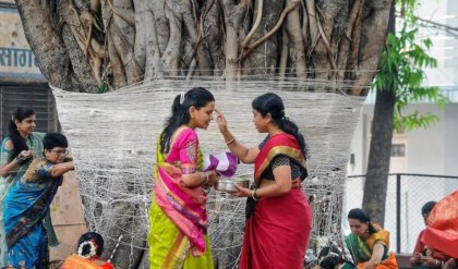 বট সাবিত্রী ব্রত ২০২৬: স্বামীর দীর্ঘায়ু কামনায় এই ১টি ভুল করলেই বিপদ! জানুন পূজার শুভ ক্ষণ ও নিয়ম
