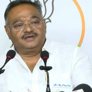 সিঙ্গুরে কি ফিরছে টাটা? নতুন শিল্পায়নের গেমপ্ল্যান সাজাচ্ছে বিজেপি, কী বললেন শমীক ভট্টাচার্য? সিঙ্গুরে কি ফিরছে টাটা? নতুন শিল্পায়নের গেমপ্ল্যান সাজাচ্ছে বিজেপি, কী বললেন শমীক ভট্টাচার্য?