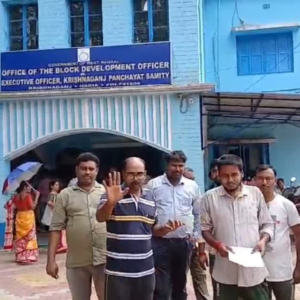 ‘চাকরির ইন্টারভিউ দিতে গিয়ে মার খেয়ে বের করে দিয়েছিল গুন্ডারা!’ ১০ বছর পর সরকার বদলতেই ফিরল কি স্বপ্ন? ‘চাকরির ইন্টারভিউ দিতে গিয়ে মার খেয়ে বের করে দিয়েছিল গুন্ডারা!’ ১০ বছর পর সরকার বদলতেই ফিরল কি স্বপ্ন?