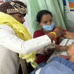 আইসিইউতে সিঁদুরদান! বিয়ের দিনই বাইক থেকে পড়ে অচেতন কনে, হাসপাতালের দৃশ্য দেখে চোখে জল নেটিজেনদের! আইসিইউতে সিঁদুরদান! বিয়ের দিনই বাইক থেকে পড়ে অচেতন কনে, হাসপাতালের দৃশ্য দেখে চোখে জল নেটিজেনদের!