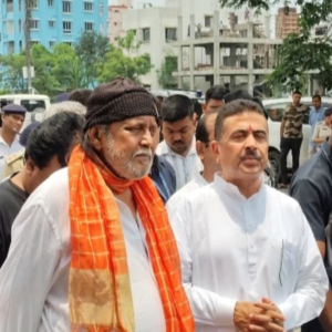 ‘আমার মুখ্যমন্ত্রী হওয়ার আসল কারিগর তো তিনিই!’ মিঠুনের ড্রয়িংরুমে বসে কার দিকে ইঙ্গিত করলেন শুভেন্দু?