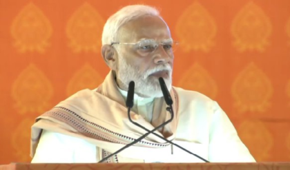 মোদী-মন্ত্রে বদলে যাচ্ছে ভারত! সাধারণ মানুষের এক পদক্ষেপে কি বড় কোনো সংকটের ইঙ্গিত? মোদী-মন্ত্রে বদলে যাচ্ছে ভারত! সাধারণ মানুষের এক পদক্ষেপে কি বড় কোনো সংকটের ইঙ্গিত?