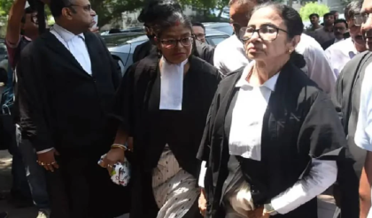 আইনজীবীর পোশাকে আচমকা হাইকোর্টে মমতা! এজলাসে ঢুকেই কি করলেন তৃণমূল নেত্রী?