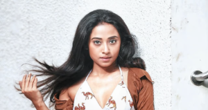 “বন্ধুর মেয়ের পিঠে হাত বোলাতে ছাড়ো না…” মধ্যরাতে টলিউড পরিচালকের পোস্টের নিচে এ কী লিখলেন অভিনেত্রী!