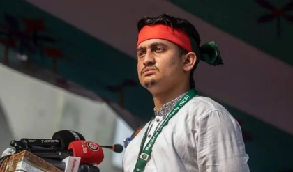 ভারতে বাবার চিকিৎসা, দেশে ফিরেই বিষোদ্গার! সারজিস আলমের ‘দ্বিচারিতা’ নিয়ে তোলপাড়