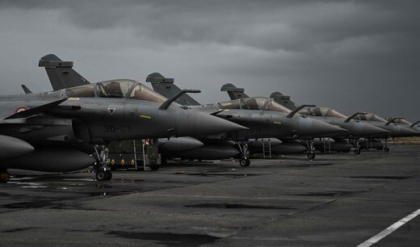 যুদ্ধের সমীকরণ বদলাতে চলেছে! রাফালের বিশাল বহর নিয়ে বড় পদক্ষেপ মোদী সরকারের যুদ্ধের সমীকরণ বদলাতে চলেছে! রাফালের বিশাল বহর নিয়ে বড় পদক্ষেপ মোদী সরকারের