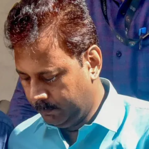 আরজি কর কাণ্ডের রেশ কাটতেই বড় ধাক্কা! প্রাক্তন অধ্যক্ষ সন্দীপ ঘোষের বেআইনি বাড়ি ভাঙার নির্দেশ কর্পোরেশনের আরজি কর কাণ্ডের রেশ কাটতেই বড় ধাক্কা! প্রাক্তন অধ্যক্ষ সন্দীপ ঘোষের বেআইনি বাড়ি ভাঙার নির্দেশ কর্পোরেশনের