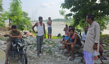 সরকার বদলালেও ভাগ্য বদলায়নি! কর্মসংস্থানের আশায় প্রহর গুনছেন ডুয়ার্সের নদী-শ্রমিকরা।