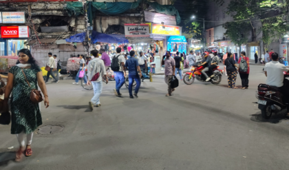 নিস্প্রভ ঘাসফুল, গর্জন করছে বুলডোজার! নিউ মার্কেটে হকার উচ্ছেদ না কি ক্ষমতার বদল?