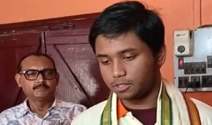 বাবার অভাব বুঝতে দেননি নার্স মা, ৬৯৮ নম্বর পেয়ে বাংলা কাঁপাল রায়গঞ্জের অভিরূপ!