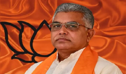 মন্ত্রীর চেয়ারে বসেই খড়গপুরে দিলীপের হুঙ্কার! মা ও দিদির আশীর্বাদ নিয়ে কী বড় বার্তা দিলেন ‘দাদা’?