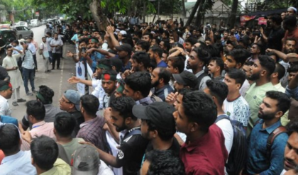 বিক্ষোভের নামে তাণ্ডব পার্ক সার্কাসে, জখম একাধিক পুলিশ! ডিএ আন্দোলনকারীদের ওপর এবার কি তবে বড় কোপ?
