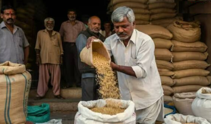 সরকারি লোগো লাগানো বস্তা বদল! শান্তিপুরে রেশনের চালের গোডাউনে জনতার হানা, উদ্ধার ৬০০ বস্তা সরকারি লোগো লাগানো বস্তা বদল! শান্তিপুরে রেশনের চালের গোডাউনে জনতার হানা, উদ্ধার ৬০০ বস্তা