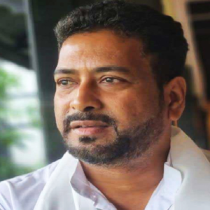 বিধায়ক নয়, এবার সরাসরি সেবক! শিলিগুড়িতে ডা. শঙ্কর ঘোষের অভিনব জনসংযোগ বিধায়ক নয়, এবার সরাসরি সেবক! শিলিগুড়িতে ডা. শঙ্কর ঘোষের অভিনব জনসংযোগ