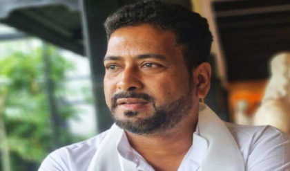 বিধায়ক নয়, এবার সরাসরি সেবক! শিলিগুড়িতে ডা. শঙ্কর ঘোষের অভিনব জনসংযোগ বিধায়ক নয়, এবার সরাসরি সেবক! শিলিগুড়িতে ডা. শঙ্কর ঘোষের অভিনব জনসংযোগ