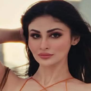বিচ্ছেদের আগুনেই কি পুড়ছে মৌনীর সংসার? বিয়ের জন্য কেন ‘মরিয়া’ ছিলেন অভিনেত্রী! বিচ্ছেদের আগুনেই কি পুড়ছে মৌনীর সংসার? বিয়ের জন্য কেন ‘মরিয়া’ ছিলেন অভিনেত্রী!