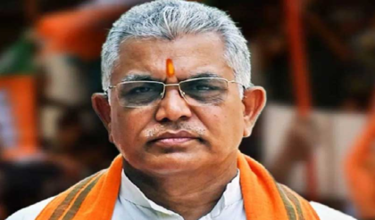 খড়গপুর জয়ের পরেই চমক দিলীপের! মিষ্টি নিয়ে ইকো পার্ক থানায় পৌঁছে কী করলেন বিজেপি নেতা?