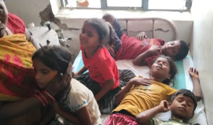 স্কুলের মিড-ডে মিল খেয়ে অসুস্থ ৩৩ শিশু! অ্যাম্বুলেন্স না মেলায় বাইকেই হাসপাতালে ছুটল অভিভাবকরা