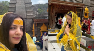 প্রিয়জনদের ফিরে পেতে দেবীর দ্বারে সেলিনা! কান্নায় ভেঙে পড়লেন অভিনেত্রী
