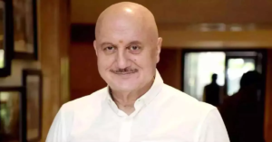পকেটে ৩৭ টাকা থেকে ব্ল্যাঙ্ক চেক! ভাইয়ের জন্য সব করতে রাজি অনুপম খের, মুগ্ধ নেটিজেনরা